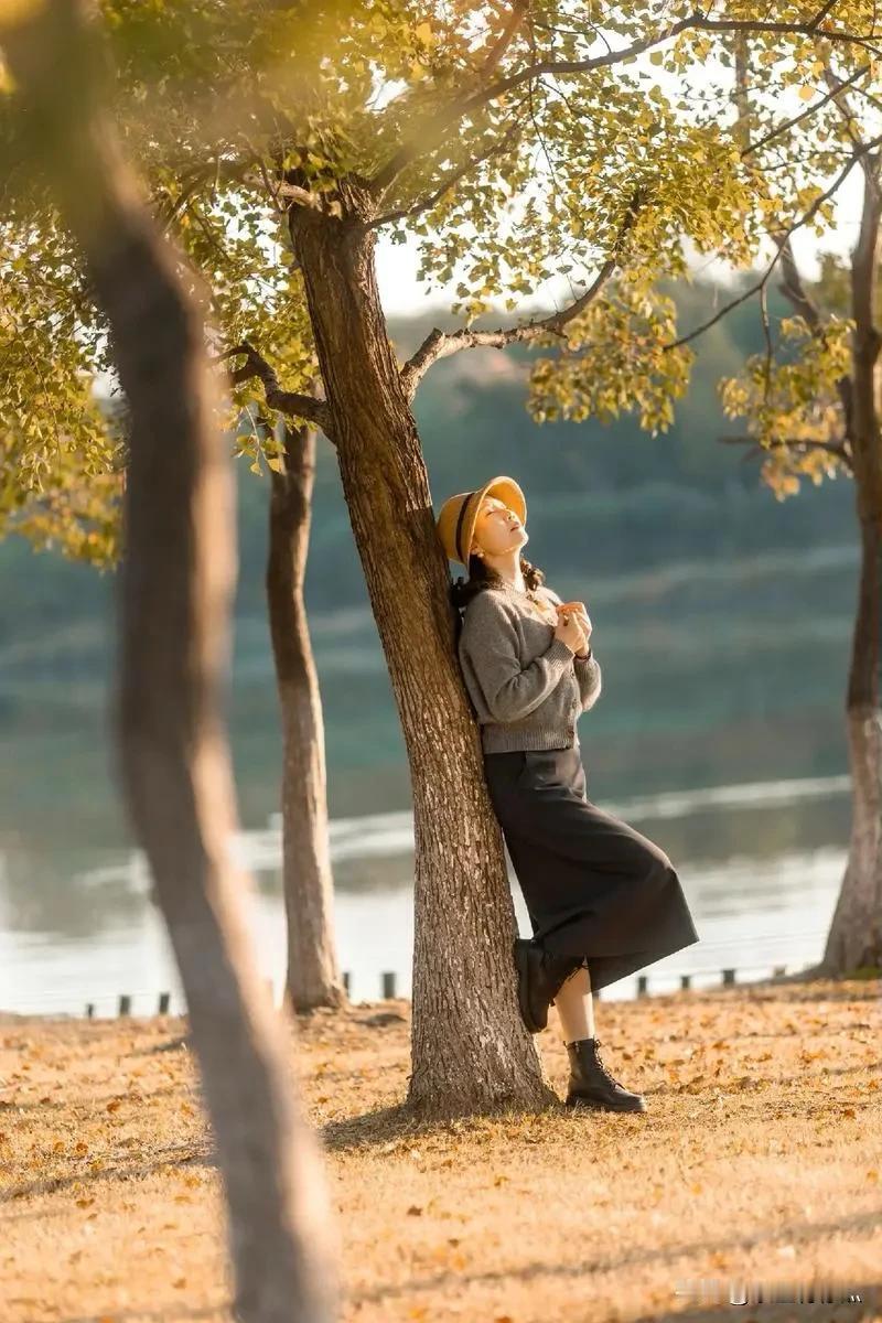 #上联：秋月无边照九州，诚邀下联#
#下联：冬雪有意覆千山。#
#恒联：岁序更迭
