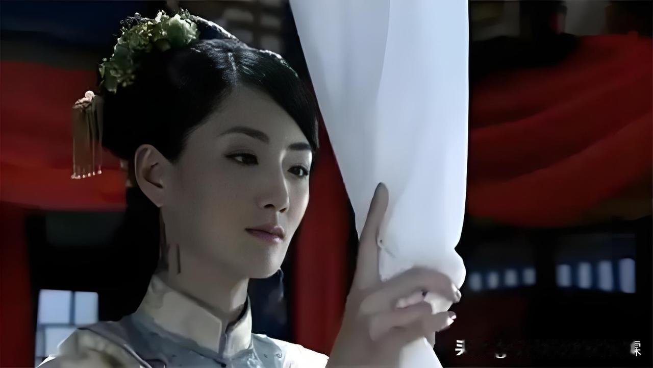 这一家子是造了什么孽?父女、主仆三口子全都自杀了！

格格和小铃铛上吊。铁王爷撞