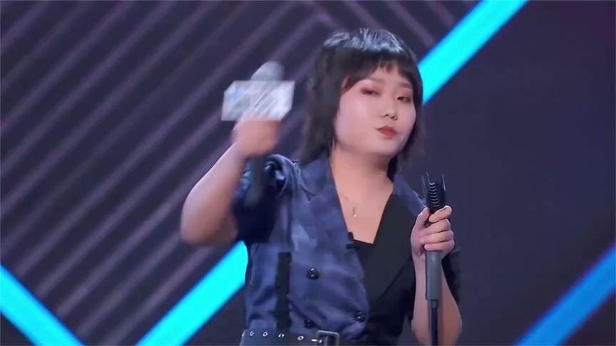 李雪琴不愧北大学霸，爆笑吐槽爸妈二婚，笑得我腮帮子疼丨脱口秀