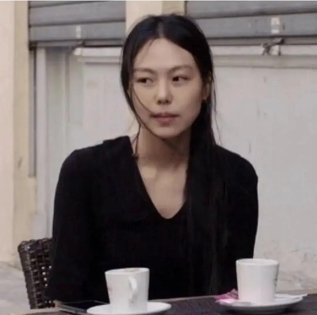 有人喜欢金敏喜吗？看了小姐对这个女人好着迷，演戏好松弛性感，她的电影是不在韩国电
