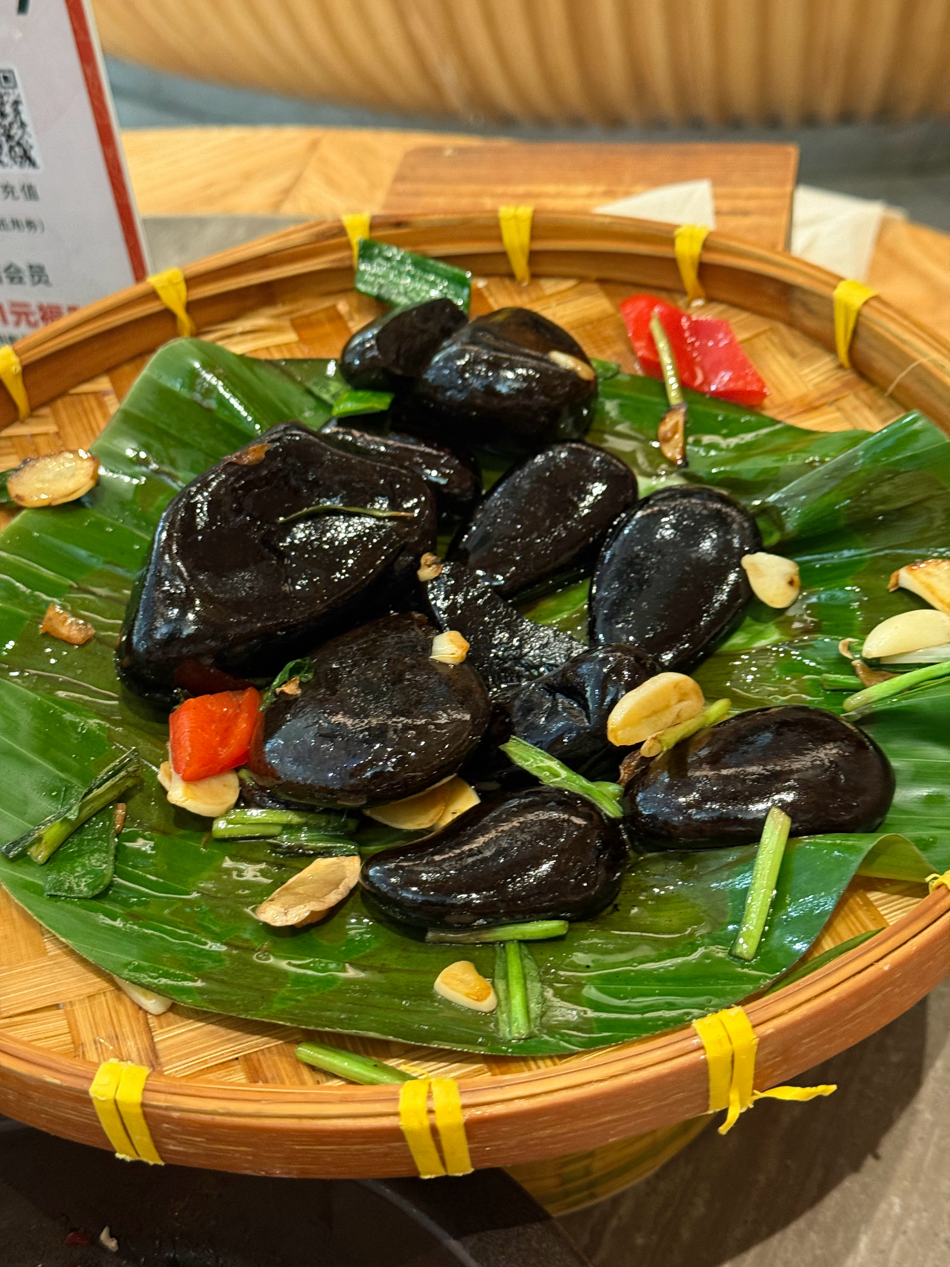 [泪]吃菌子，吃了一堆石头 ​​​