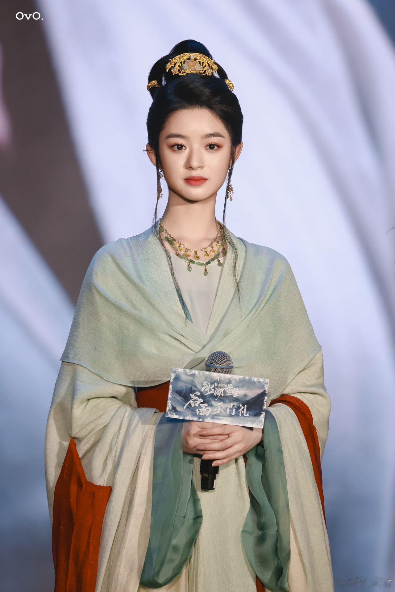 黄杨钿甜好真诚 黄杨钿甜的发言简直是教科书级真诚！聊到楚乔时眼里有光、话里带泪，