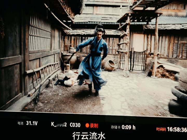 杨洋说雨霖铃的打戏上天入地 杨洋有一种正气凛然的帅谁还没被杨洋的武侠感惊艳！《雨