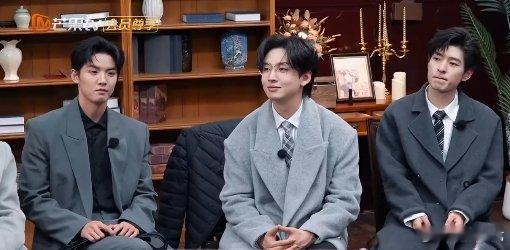 名侦探学院下班也做南波万 学长们在备采这件事上也能玩出花来，竞争起来太有意思了 