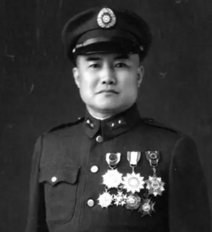 1948年10月，辽沈战役已然接近尾声，沈阳城中人心涣散，即将成为一座孤城。沈阳