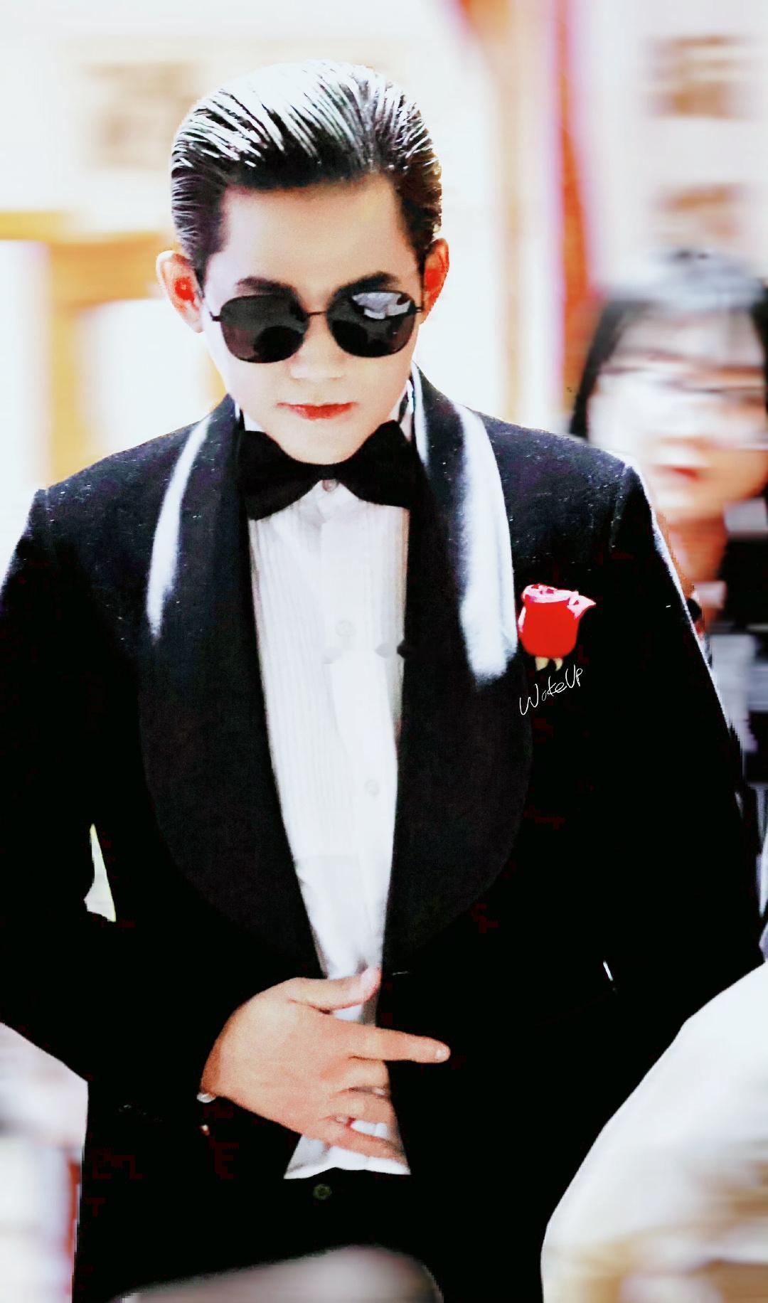 苏醒 上海滩裂哥 《新年组个局》路透曝光！苏醒的转场造型太绝，尽显上海滩的矜贵气