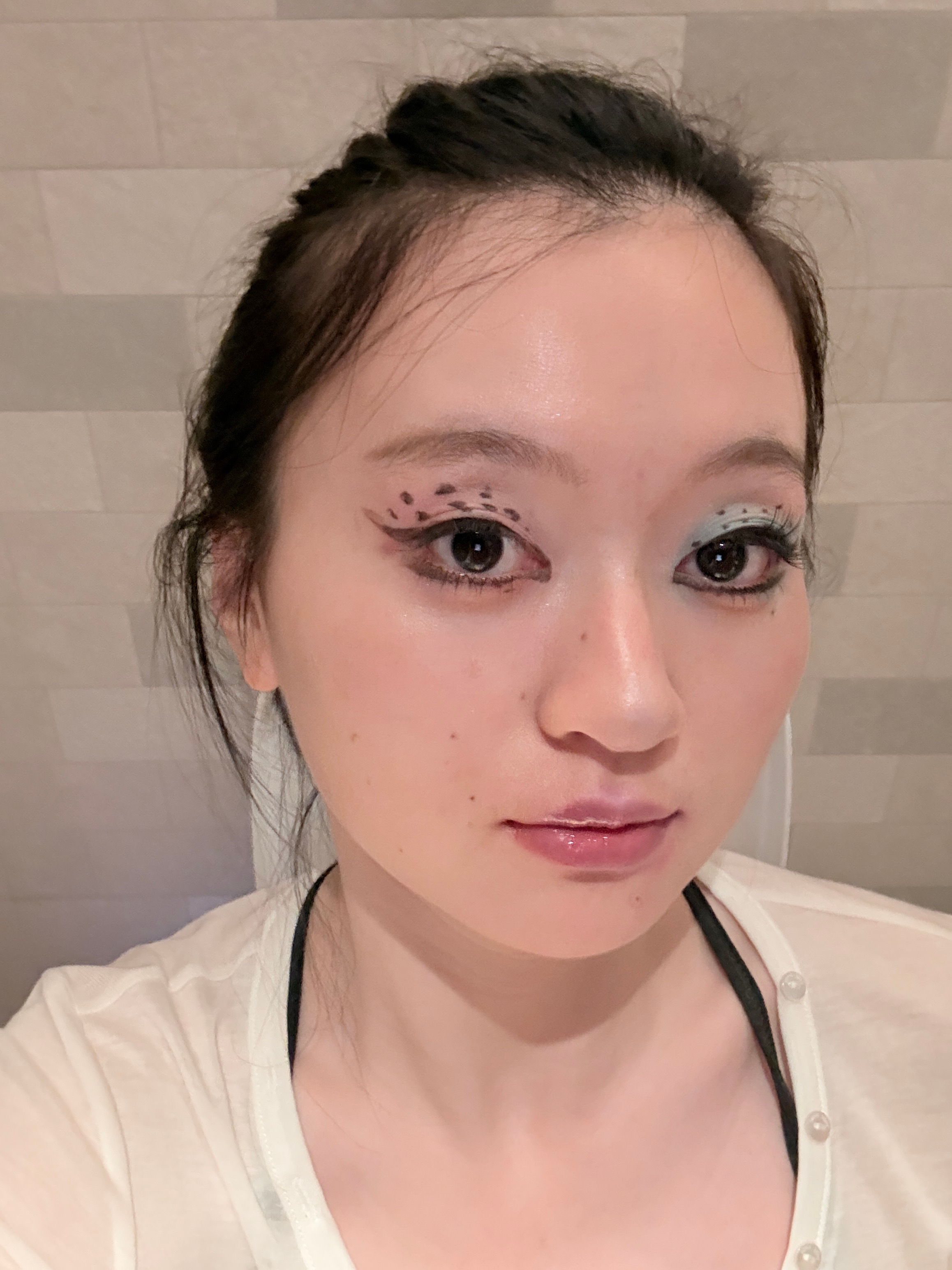 准备卸妆了妹非得给我画 ​​​