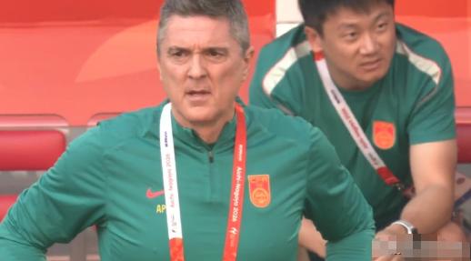主教练安东尼奥真是太有想法了。

亚运会铜牌战 U23 国足面对上一场踢了 12