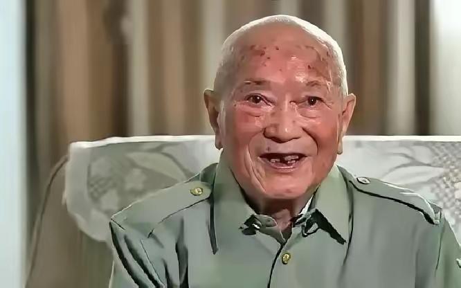 1979年，廖汉生在成都翻干部花名册，看到向轩的名字，行政16级。他问，你七岁参
