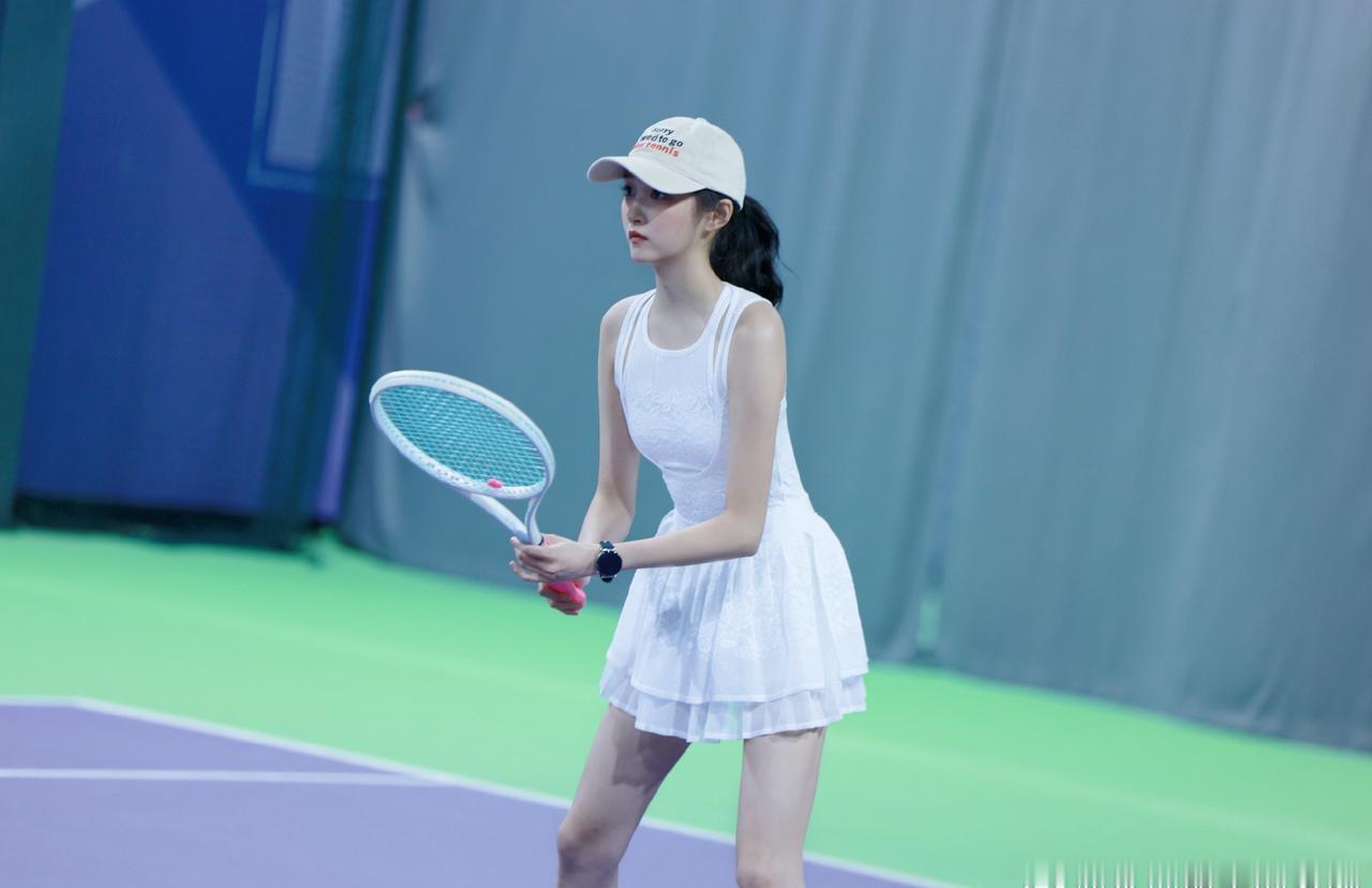 关晓彤好美，姓鹿那小子有眼光没福气啊，这样的女朋友也能弄丢了？ ​​​