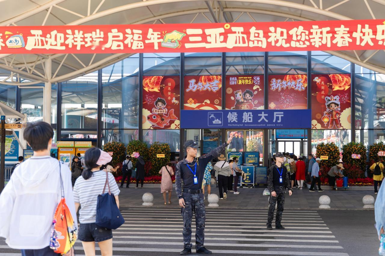 查资料时才发现，西岛周边海域属于国家级珊瑚礁自然保护区，难怪都说这里是潜水圣地。