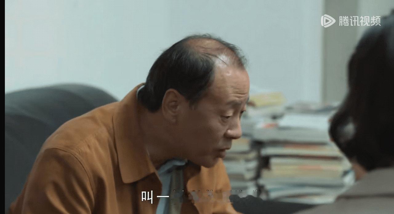  
侯总，你给一个前台小姑娘，说“一树梨花压海棠”。是什么意思？