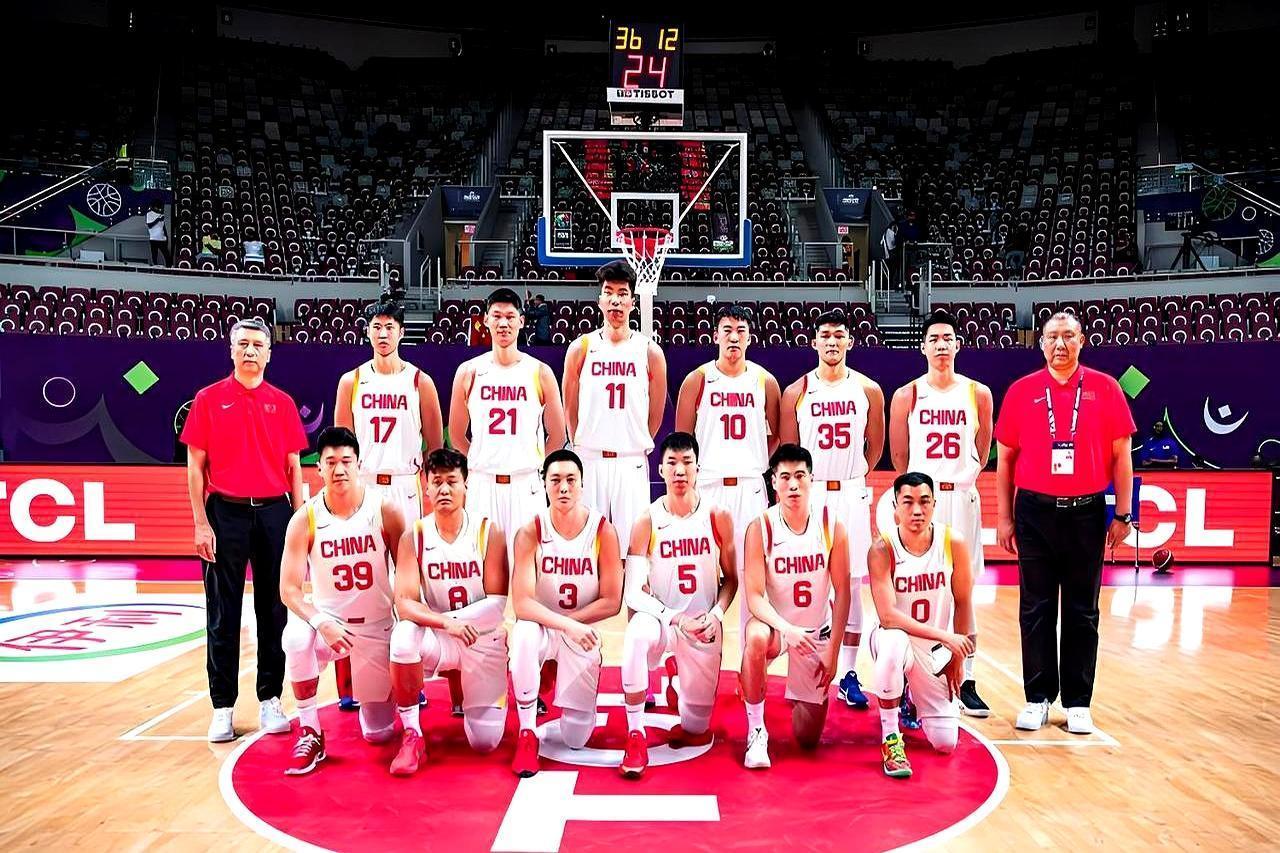 大年三十晚上还在训练，每人每天补300块钱。
 
说的就是男篮打日本这场，2月2