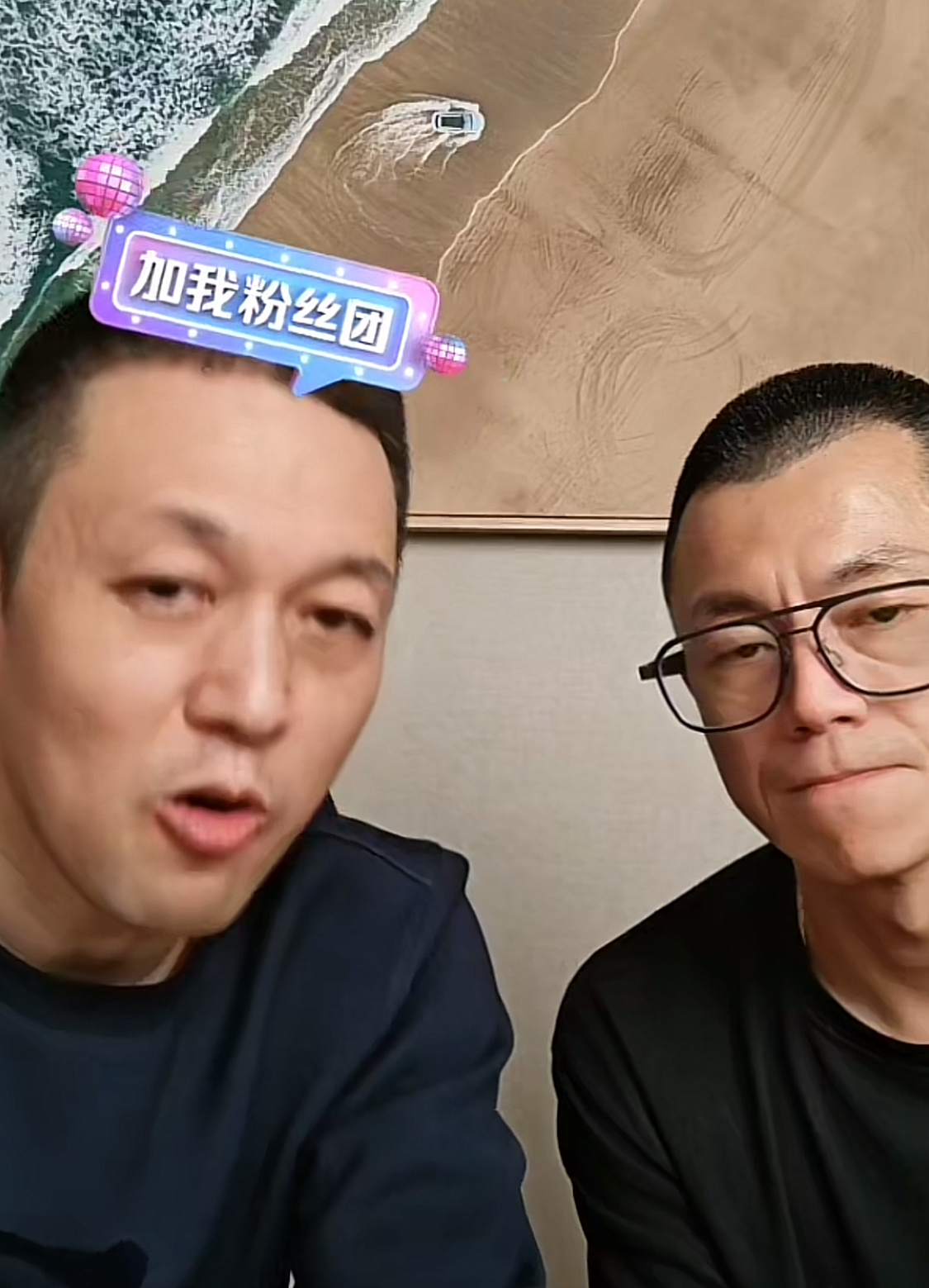今天李斌直播，旁边路人都和震哥打招呼。李斌：你粉丝比我多啊，也去造车吧。陈震：哈