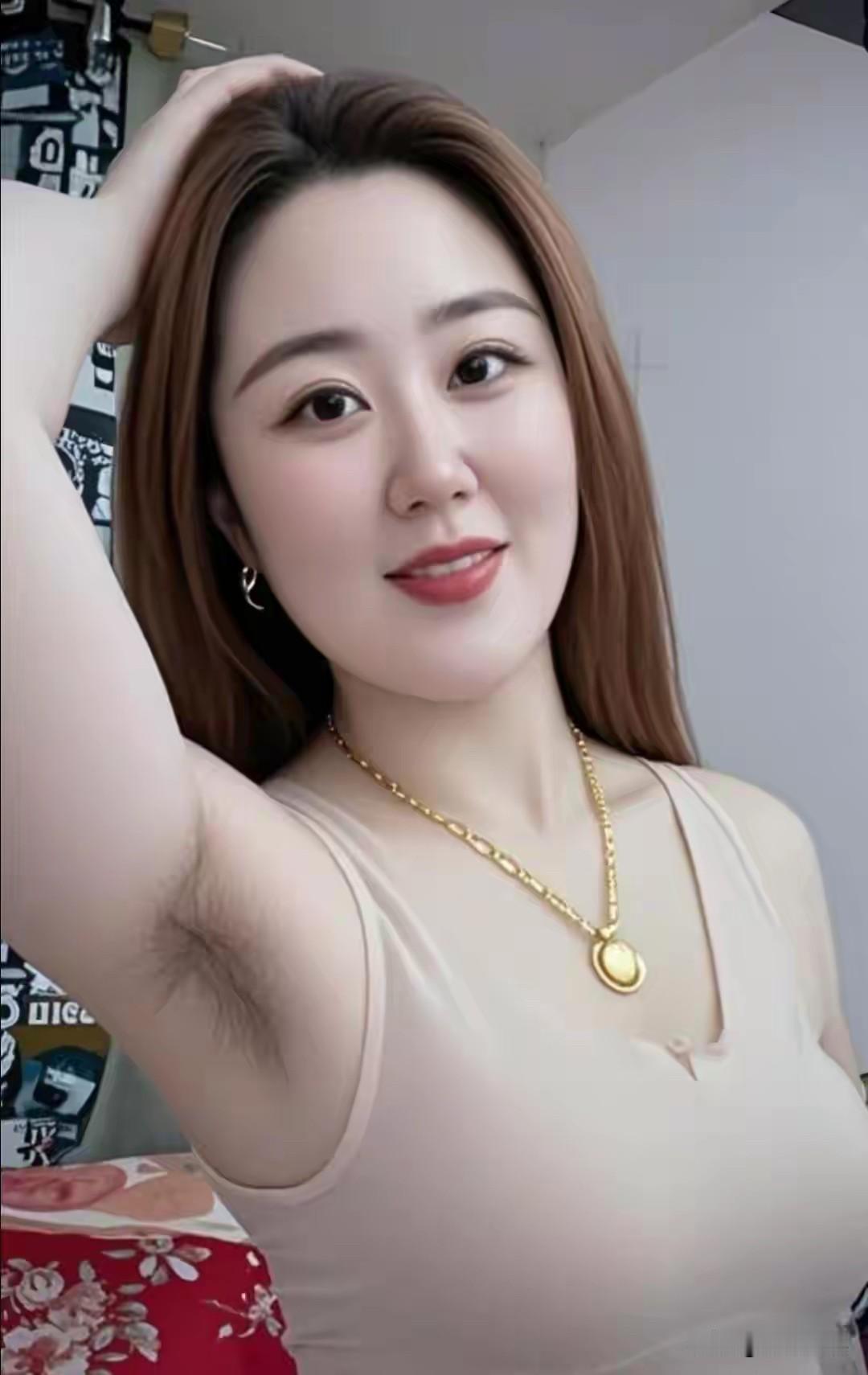 玉颜如花，笑靥如春。