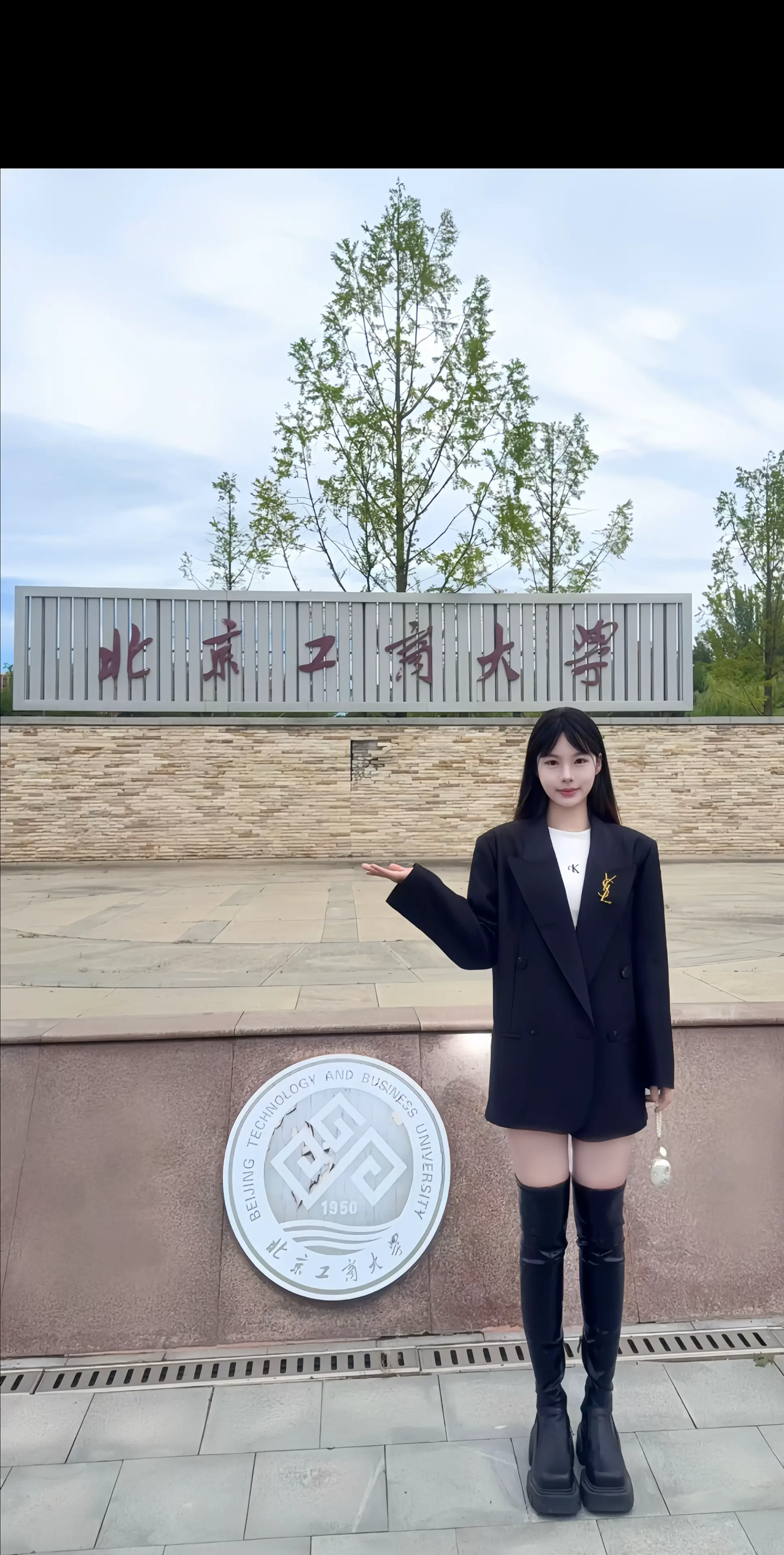 世界上有两个我 一个想远行 一个想回家。