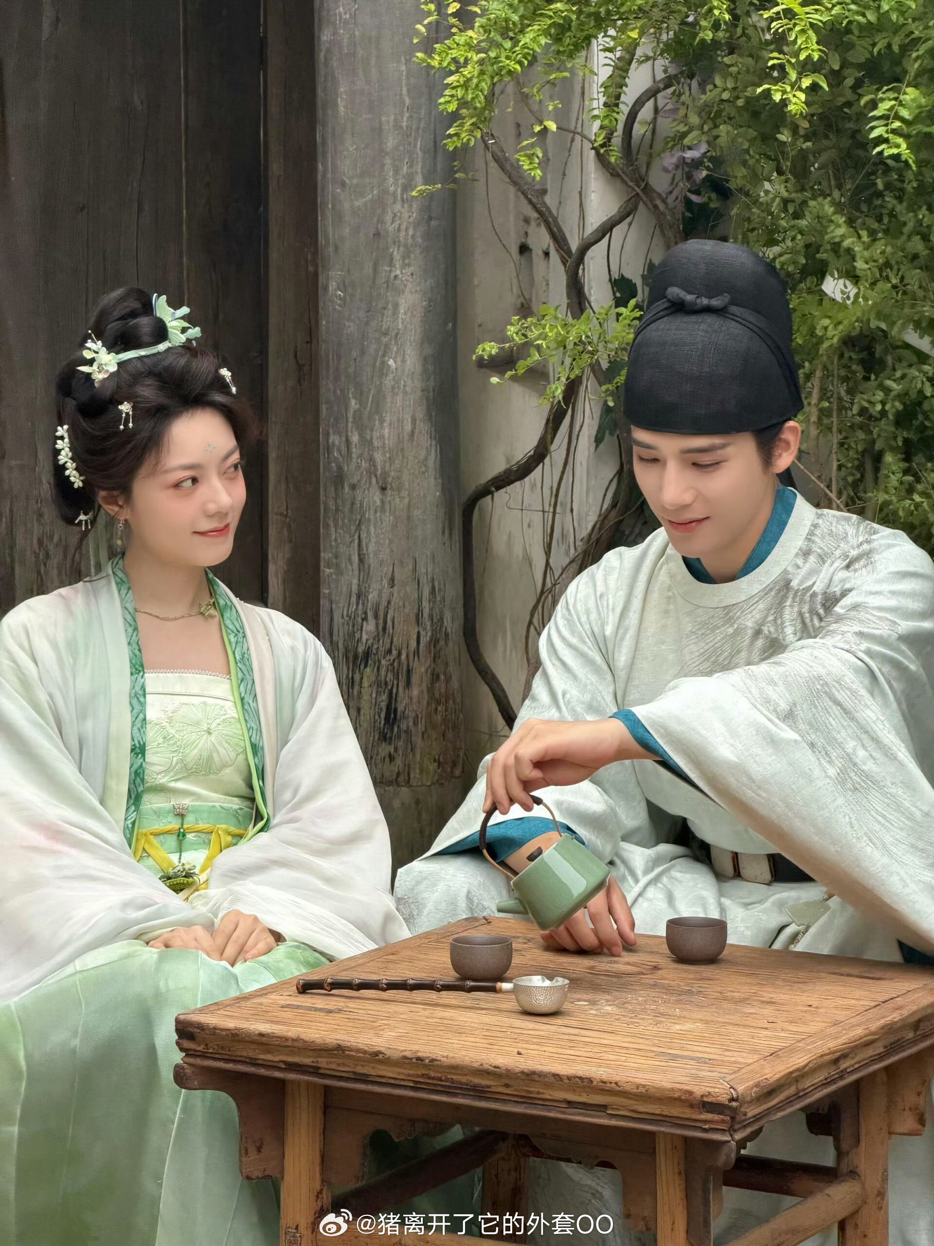 赵今麦王安宇《一念江南》同框品茶路透，好古韵的画面！！