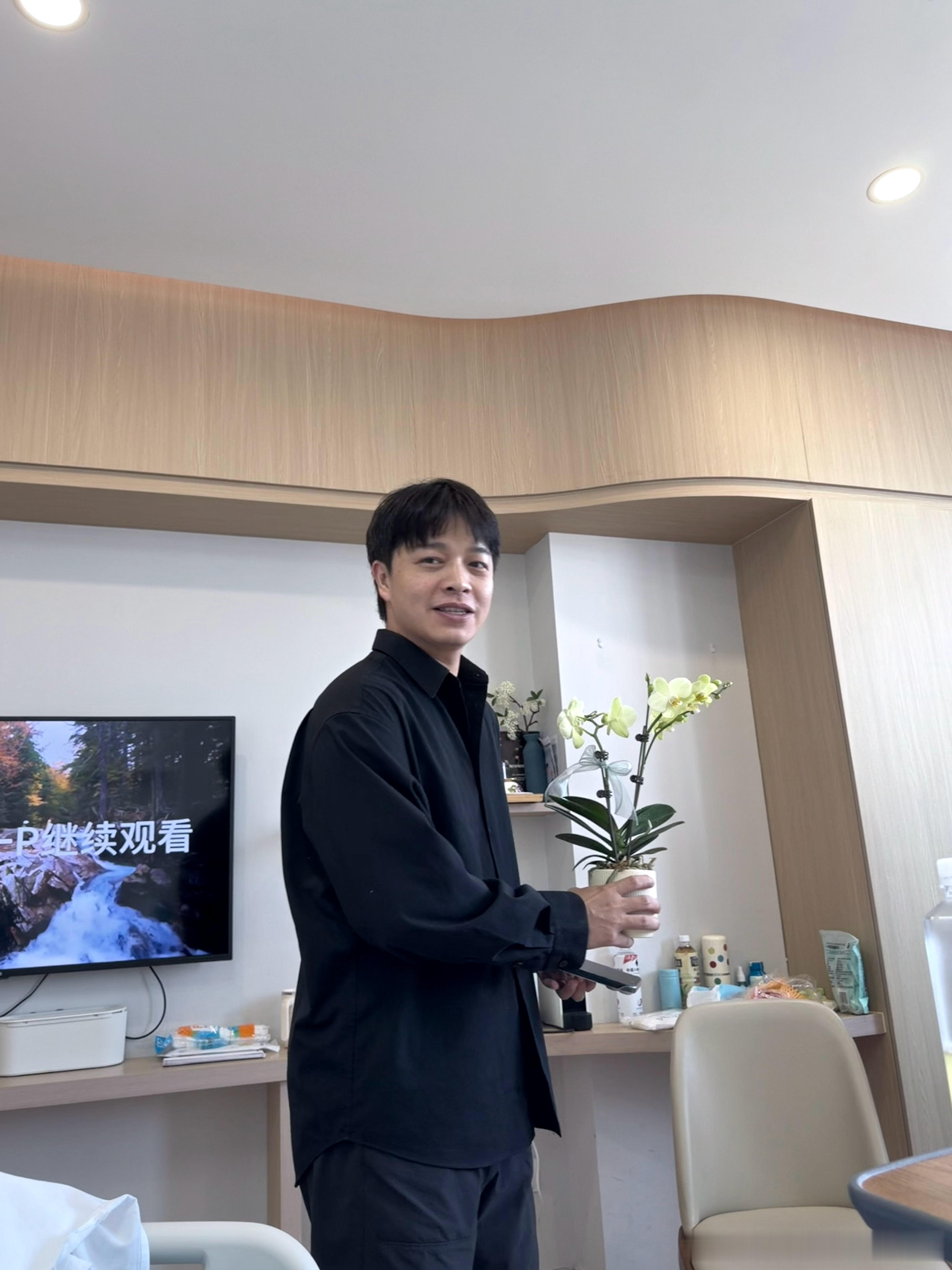 兰花访客，见到我素颜。 
