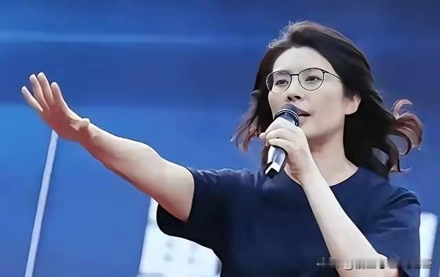 郑丽文这几天频频有金句出口：“和平繁荣之链”、“火药桶”、“岛内应投资和平而非战