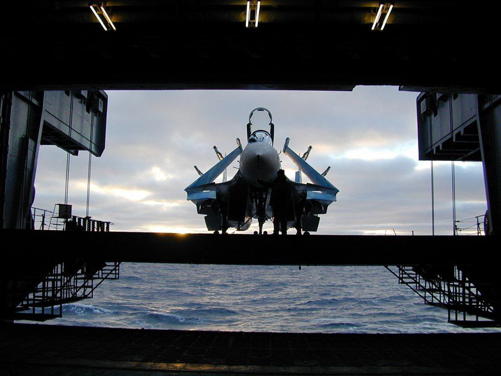 Fighterbomber最近发了一堆此前未曾公开的库兹涅佐夫号航母及其舰载机的