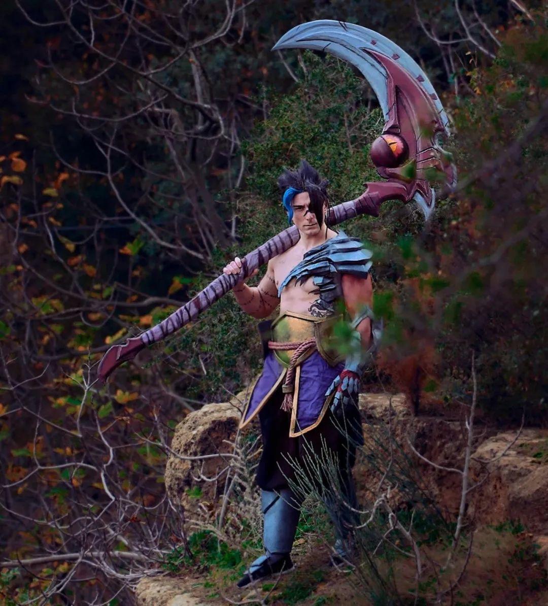 一位来自法国波尔多的 Cosplayer GATSCos 过影流之镰·凯隐。
祝