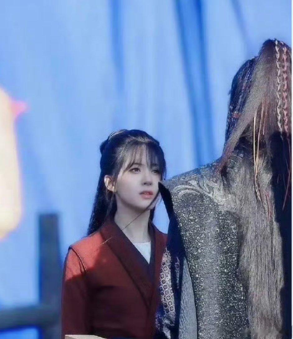 无奖竞猜，这是#赵露思#还是#鞠婧祎#[思考][疑问] ​​​