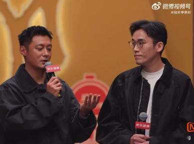 余文乐咋黑成这样披哥6走秀走秀环节镜头给到余文乐，黝黑肤色和往日荧幕形象形成反差