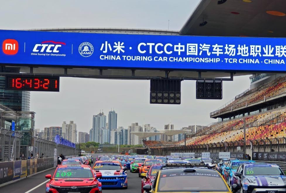 在近期，在上海举办的CTCC中国汽车场地职业联赛正式开始了。一个特有意思的小环节