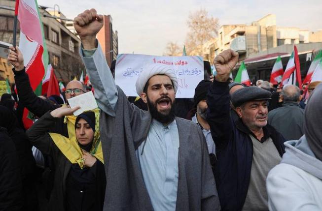 谁也没想到，最先给伊朗强硬派致命一击的，竟然是伊朗自己的议会议长。

就在 20