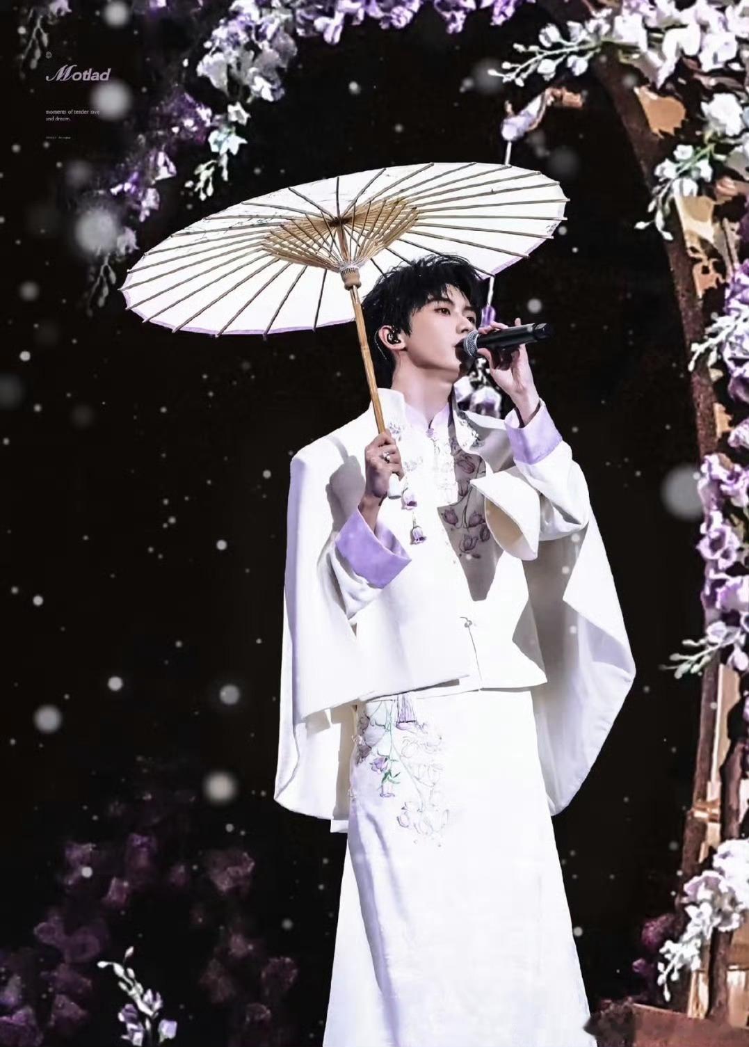 马嘉祺[超话]  💜青年演员马嘉祺 💜新生代歌手马嘉祺 “玫瑰不会枯萎，纸飞