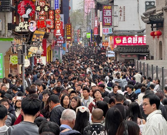 走南闯北这些年，我发现唯品会的超V用户里，藏着一群街边小店老板。这些年跑过不少地