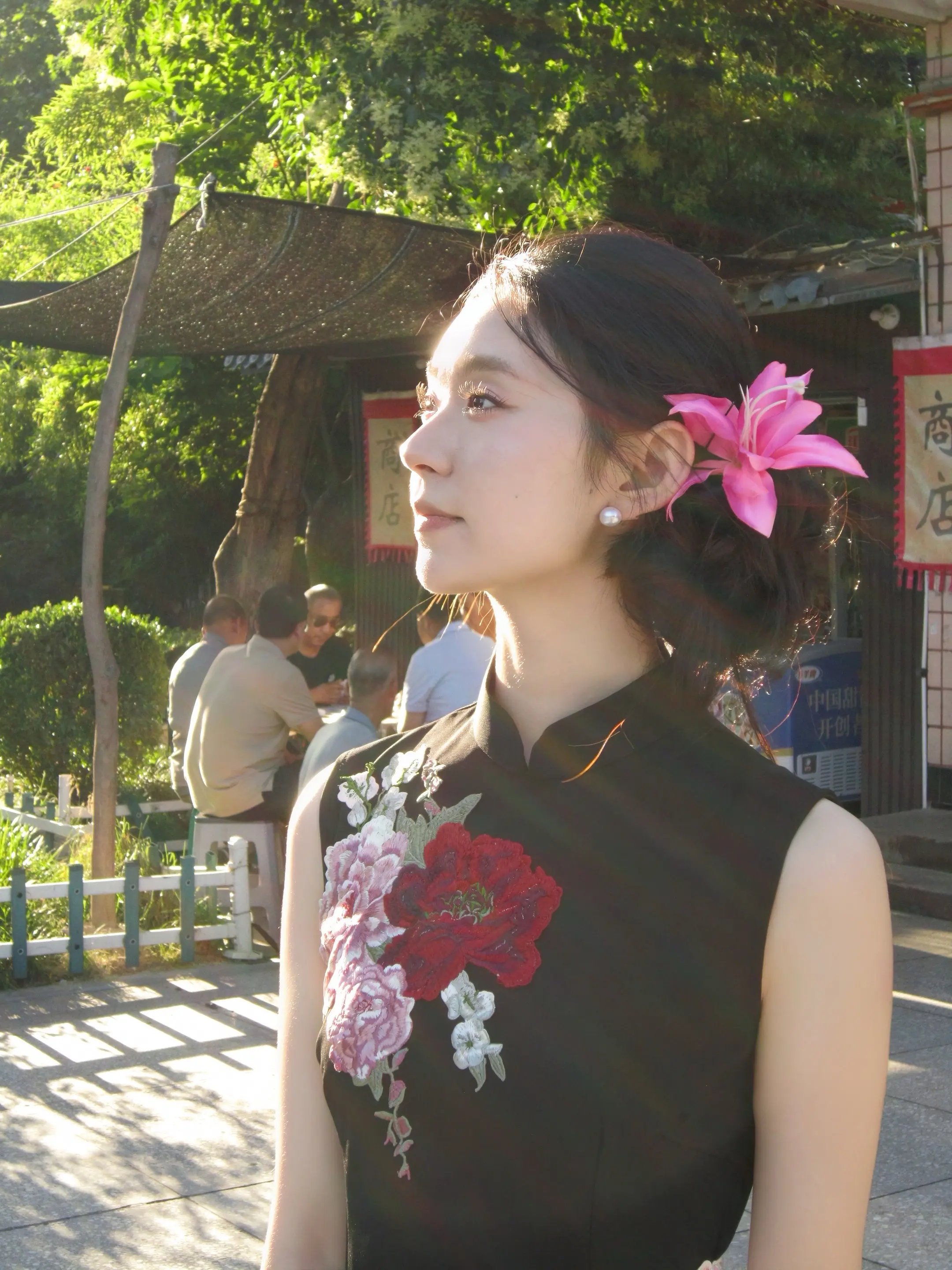 淡极始知花更艳。