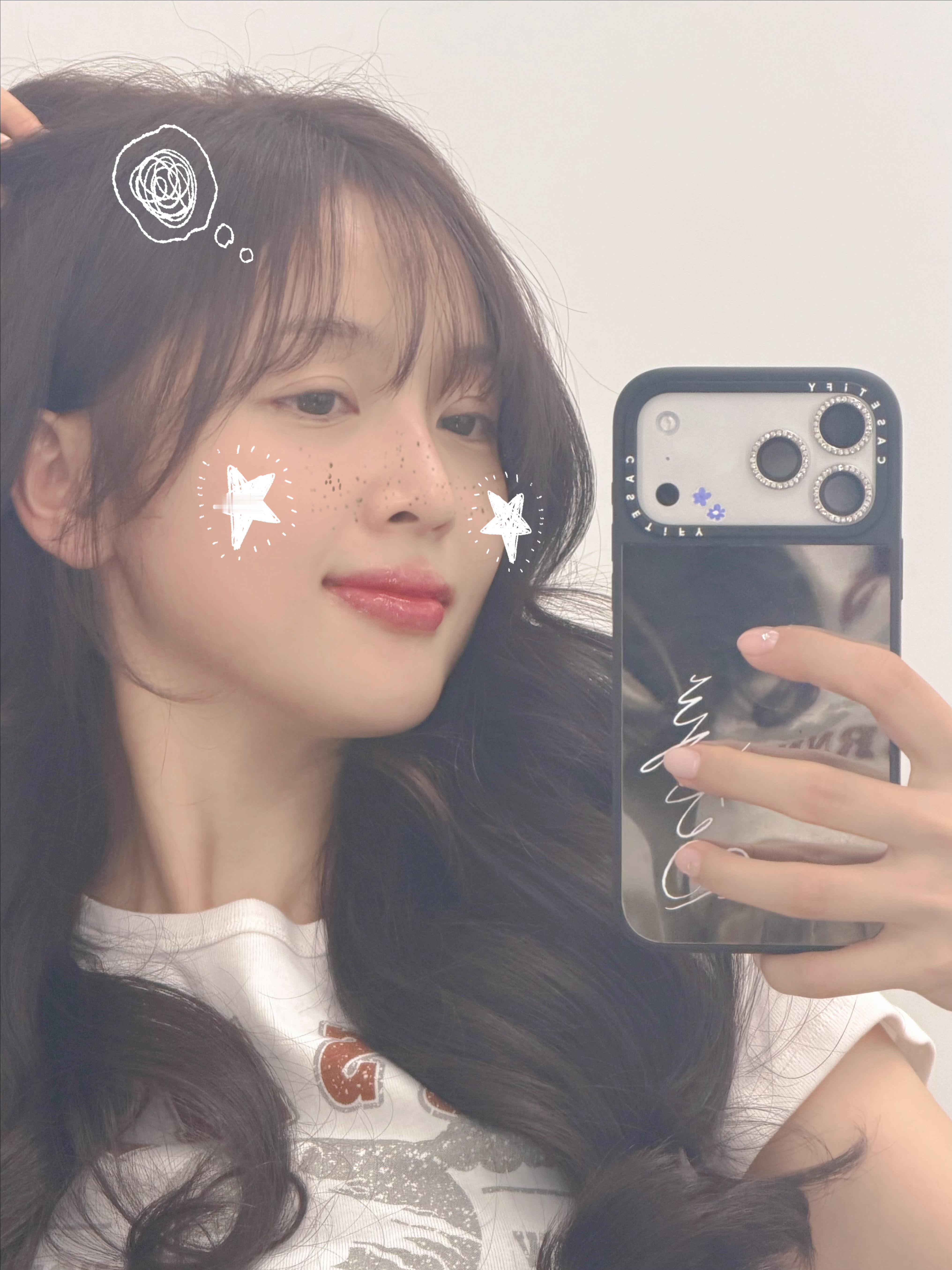 吴宣仪 wxy吴宣仪叶星星 朋友们今天发帖才刚过七千 还没发过的帖的快来发一下哇