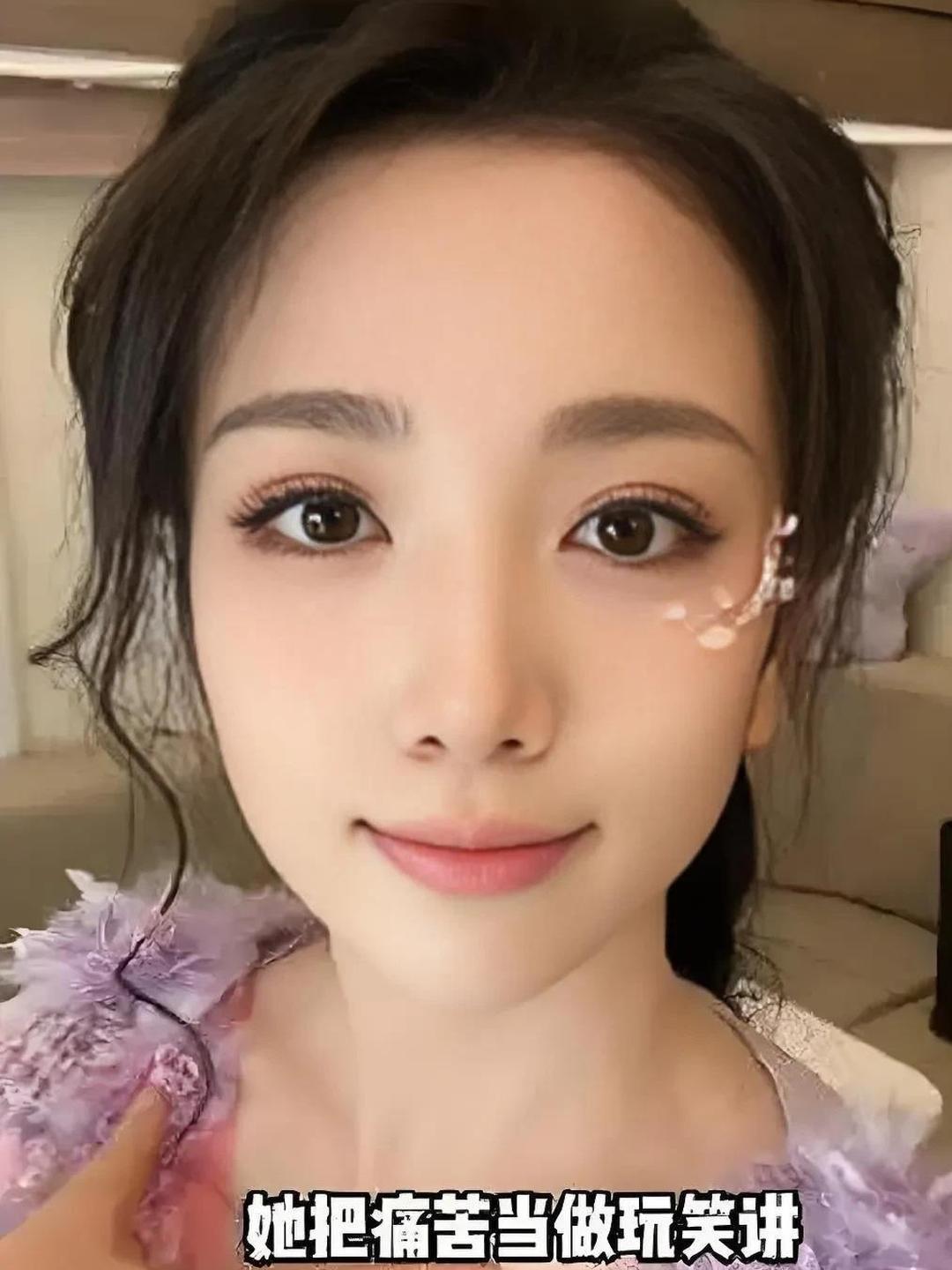 演员代露娃在综艺里说艺考时住150块一晚的酒店，一米五的床太小，本想博个心疼，结
