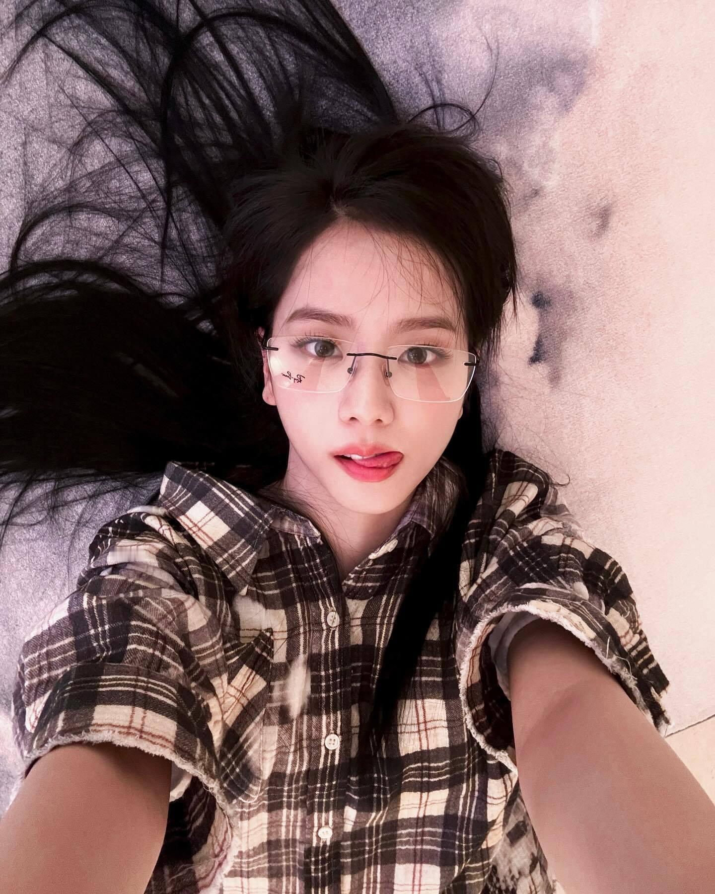Jisoo ins更新🩷 ​​​