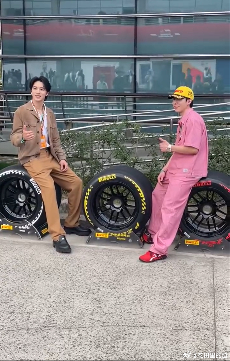 许魏洲林孝埈F1同框 许魏洲和林孝埈在F1同框，这画面太美好！一个用艺术感染人，