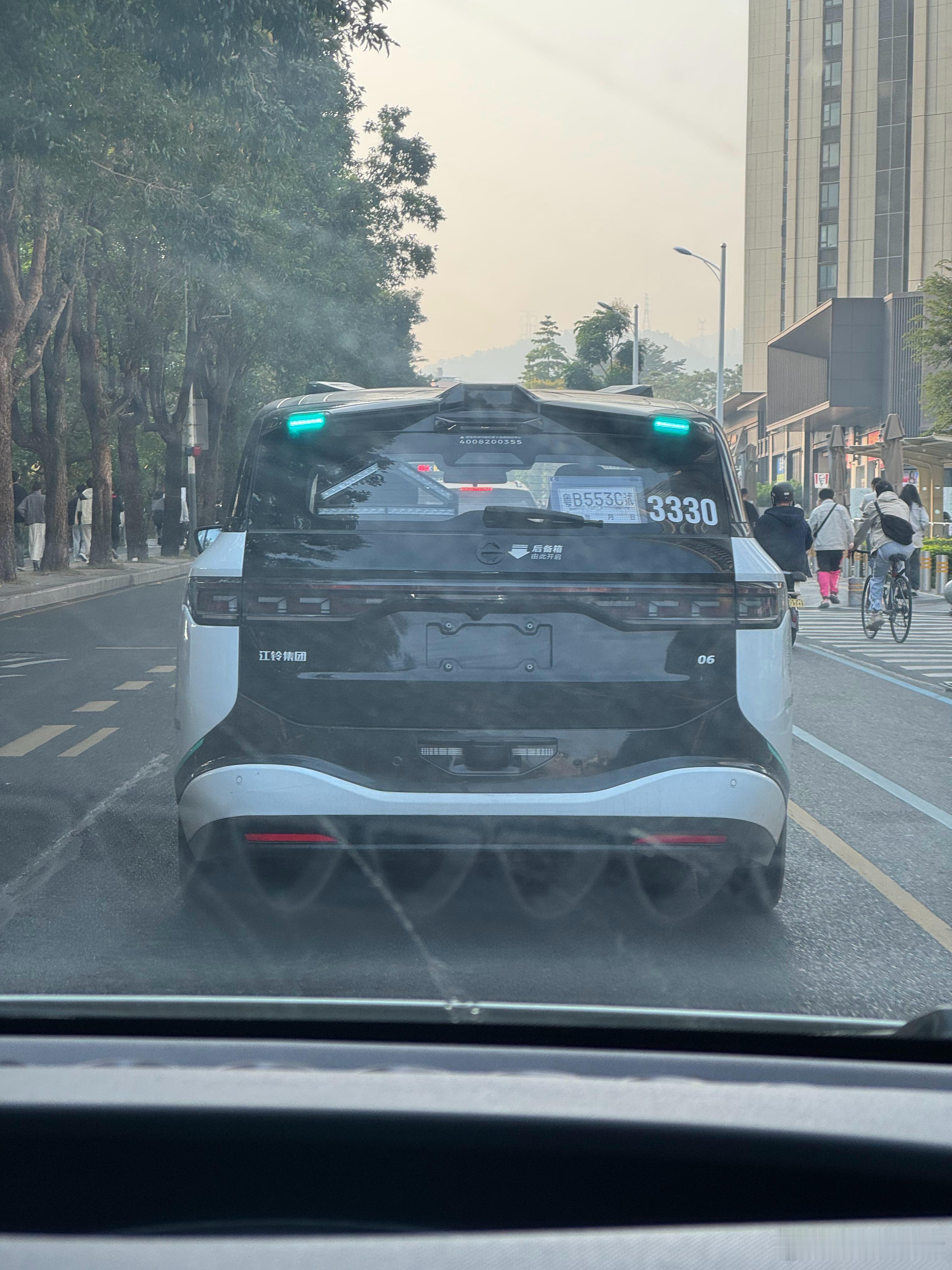 深圳街头，萝卜快跑我与汽车的日常