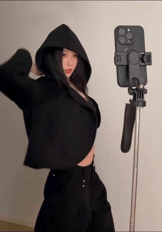 虞书欣这个眼神