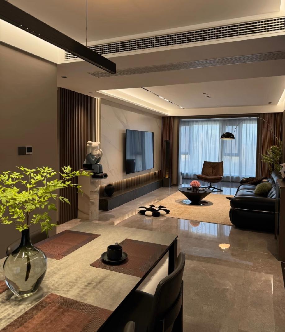 缺点是：居住老年人相对多一些，不能做到人车分流，小孩子玩耍起来不太方便。
怎么说