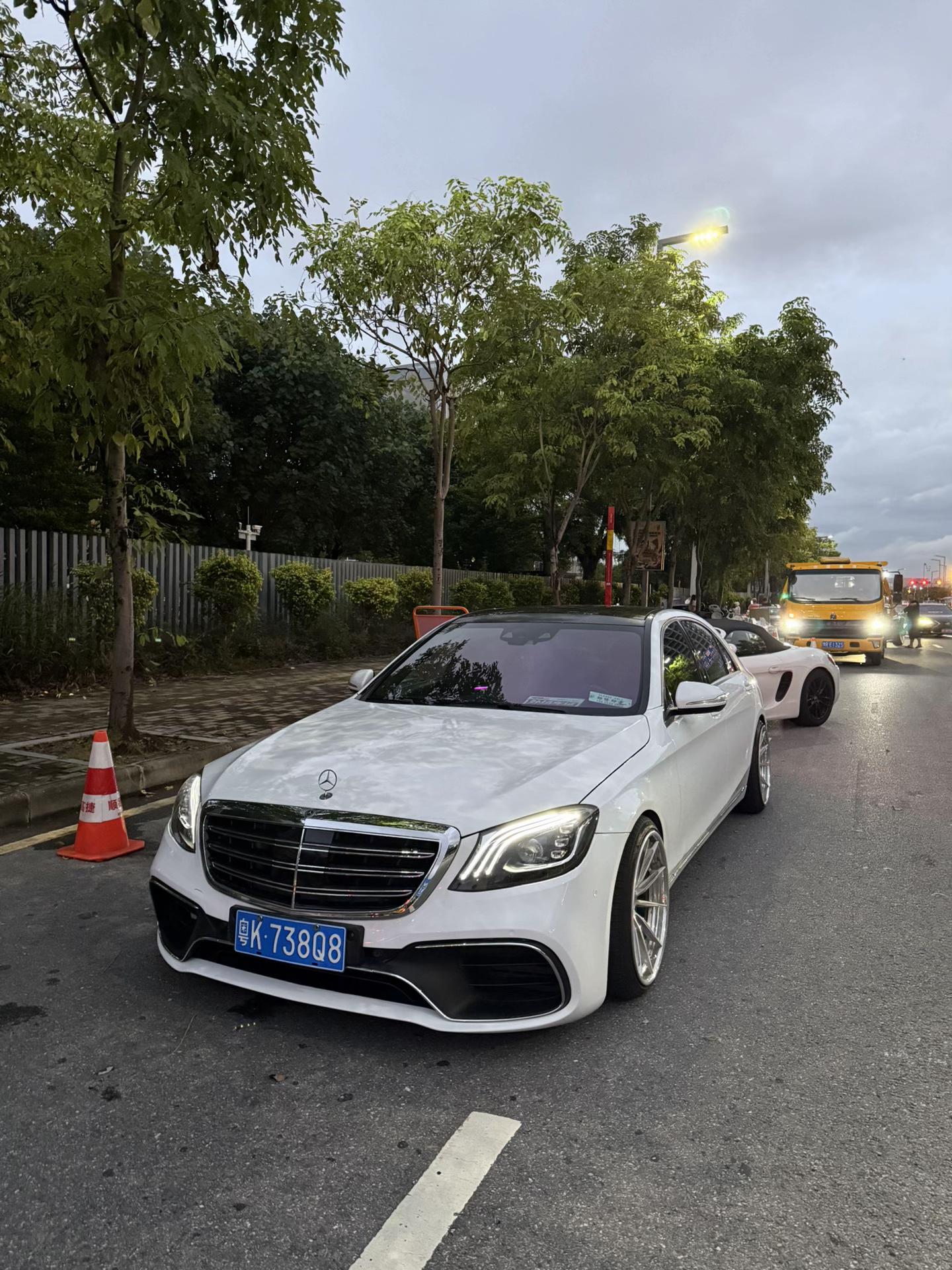 我的状况跟不上我的想法 周围全是路 可我站在原地 不知道该往哪走