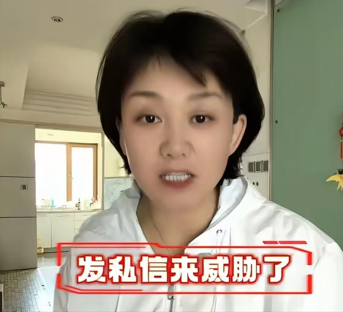 坐拥近六百万粉丝的女记者杨威，因为曝光福建漳州龙海区“药水杨梅”的内幕，直接捅了