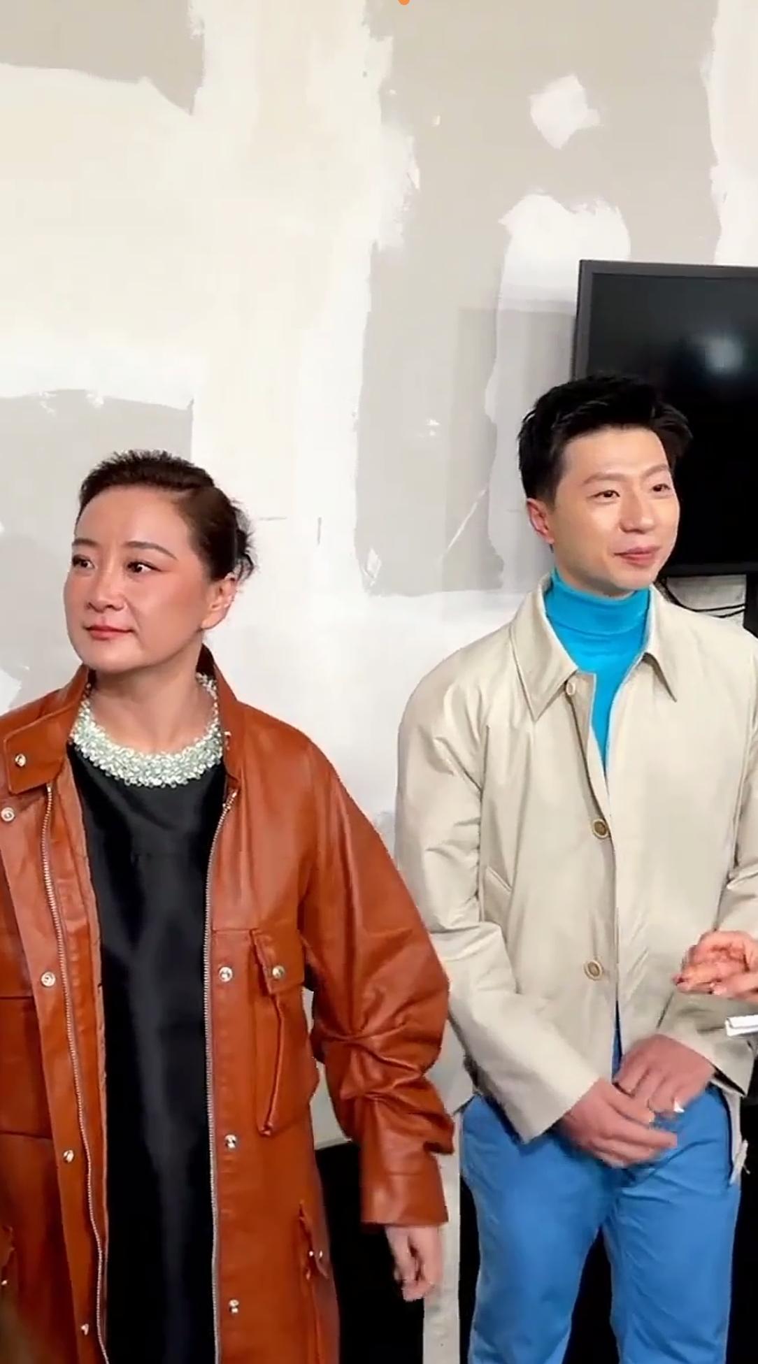 这是贾玲？我都快认不出她了。
以前虽然胖，但是珠圆玉润，两个小酒窝，看着不丑啊，