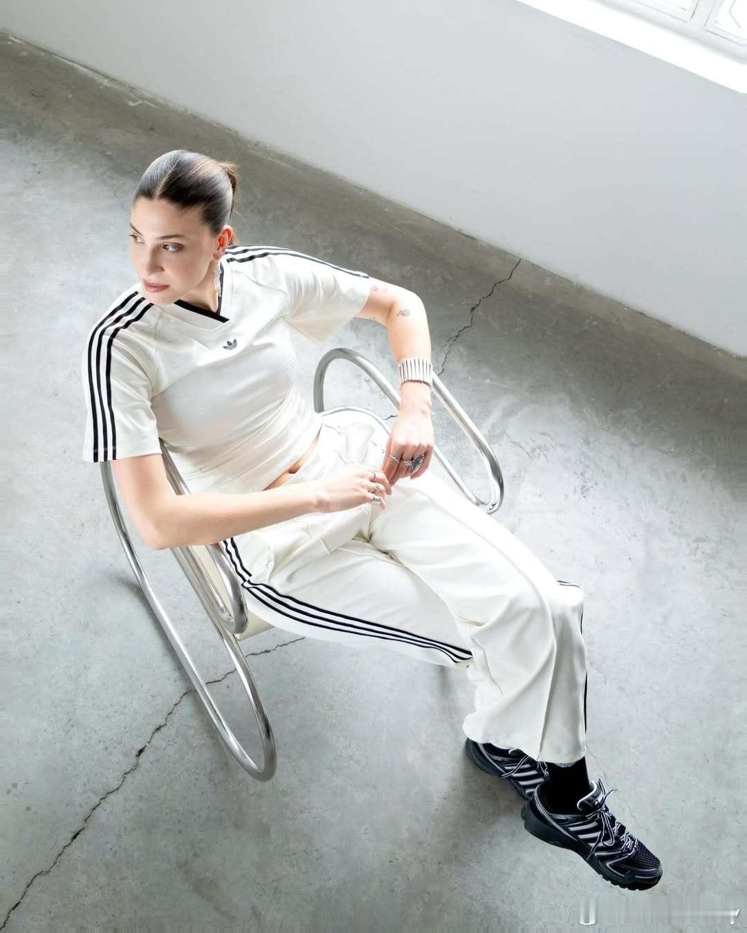 欧联杯MVP伊尔金和阿迪达斯的品牌合作。女排 国际排坛动态