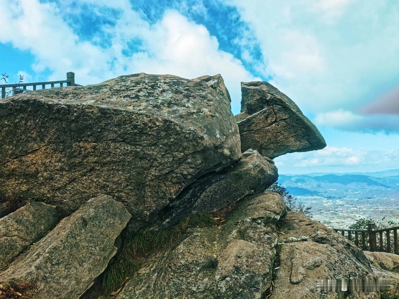 探索大自然的鬼斧神工，俯瞰壮丽山景！🏔️🌄大山深处的震撼 壮美的山谷 美丽壮