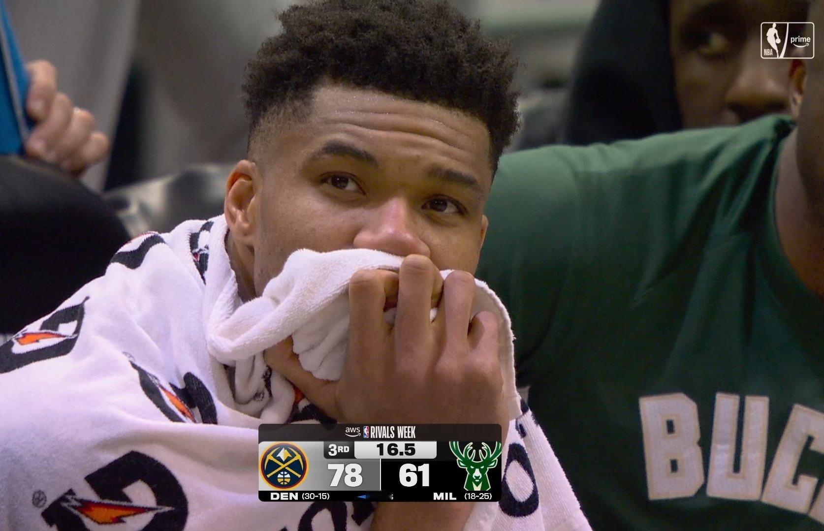 掘金多名主力缺阵，戈登半途伤退，雄鹿在主场三节过后落后15分，字母哥只出手了5次