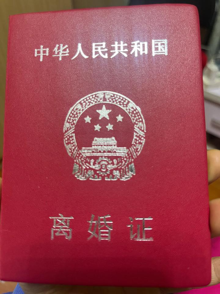 三年了第一次把它拿出来看，也许从今天起一切都应该放下了