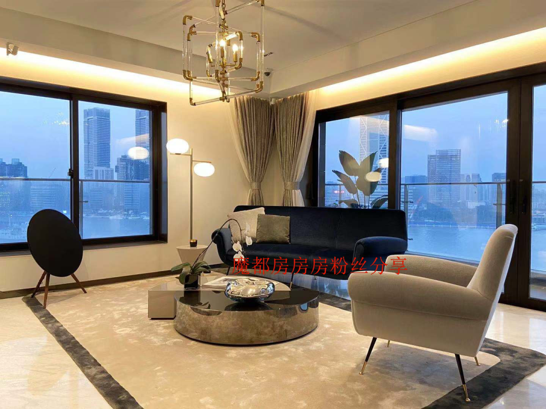 魔都房房房|九庐三期开始电梯内做广告了，入市还会远吗？