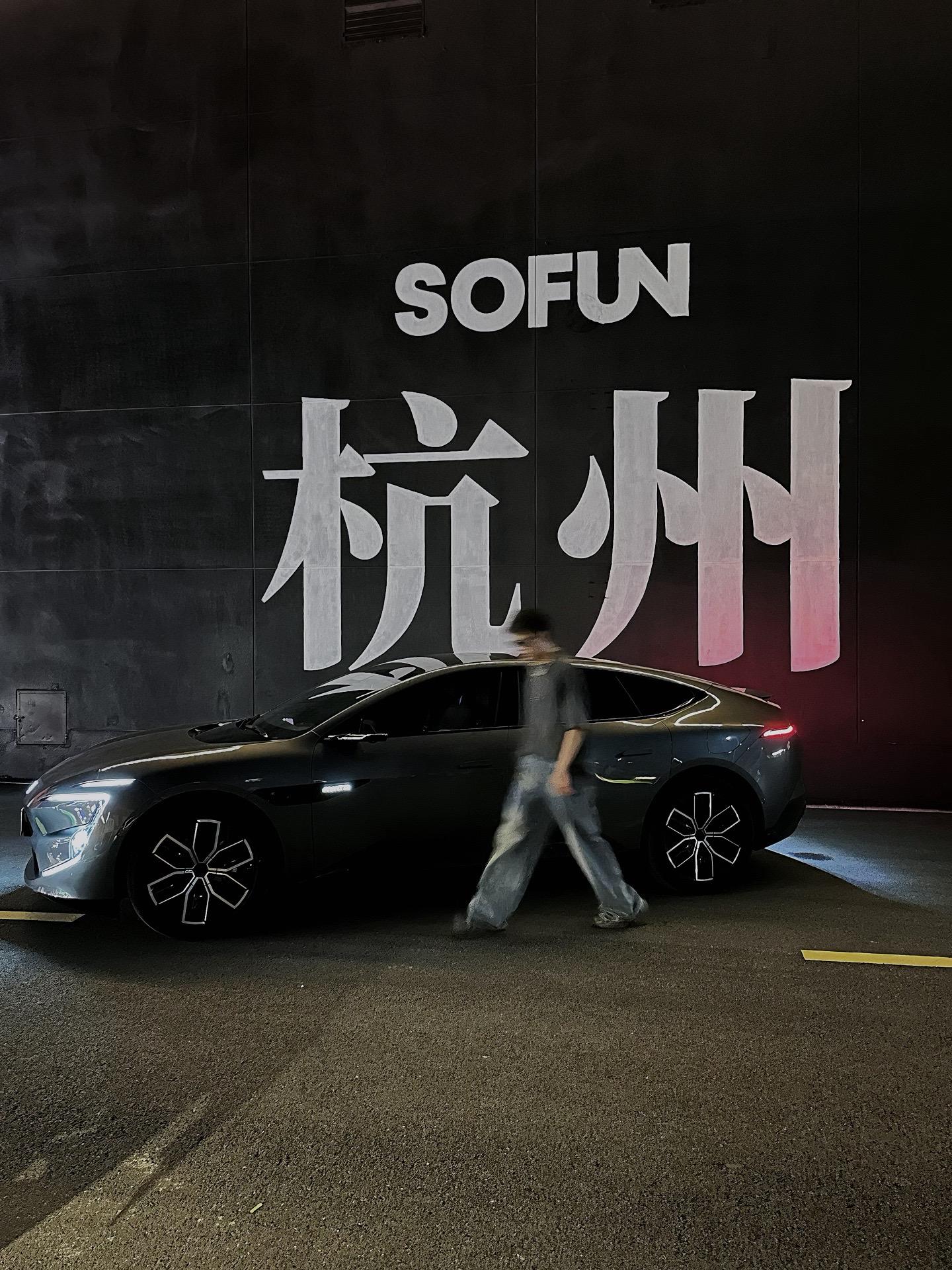 “爱这个世界 也爱塔”