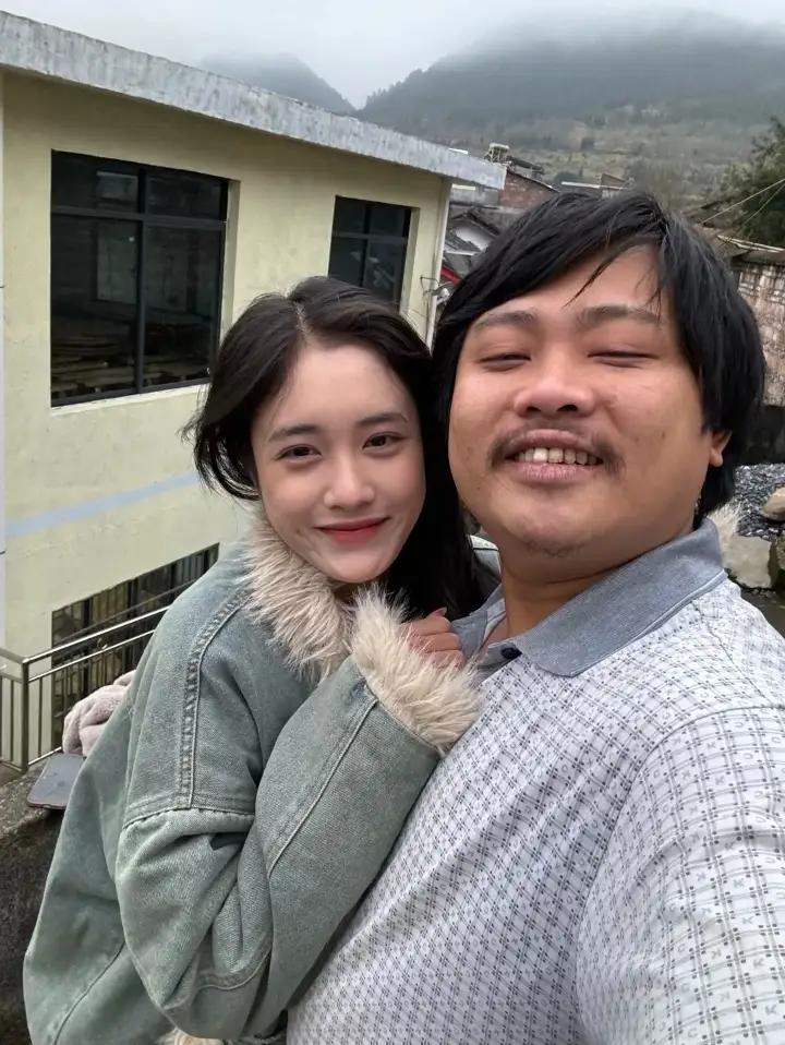 爱情的力量有时可以打破世俗，
这并不是童话故事！
希望她们幸福快乐！