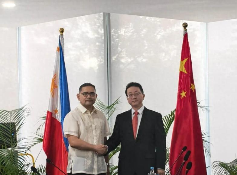 难得很难得，菲律宾又向中国郑重承诺了。承诺什么？感觉承诺了至少三点。
 
202